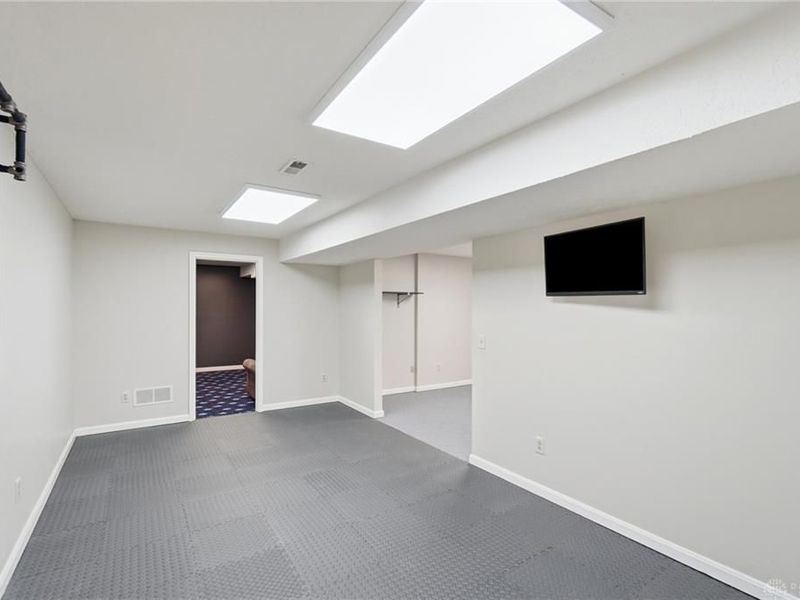 785 Pinehurst Drive, Tipp City, OH 45371 Photo 36