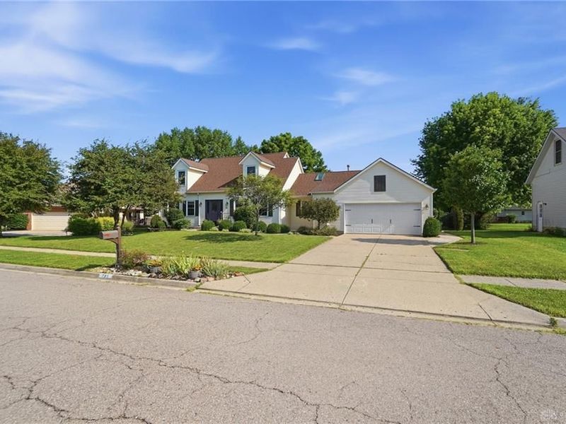 785 Pinehurst Drive, Tipp City, OH 45371 Photo 4