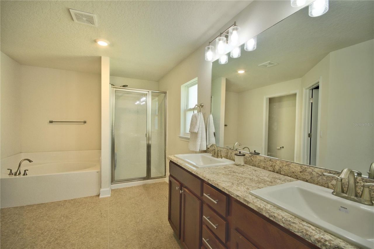 7733 Sloewood Drive , Leesburg, FL 34748 Photo