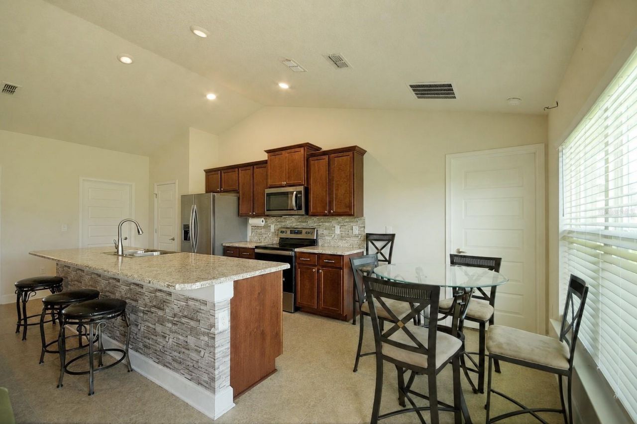 7733 Sloewood Drive , Leesburg, FL 34748 Photo