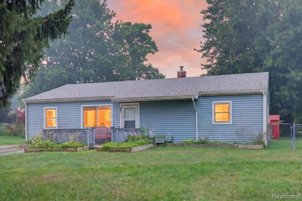 3872 Queensbury Road, Orion Township, MI 48359 Main Photo