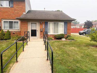 25600 New England, Roseville, MI 48066