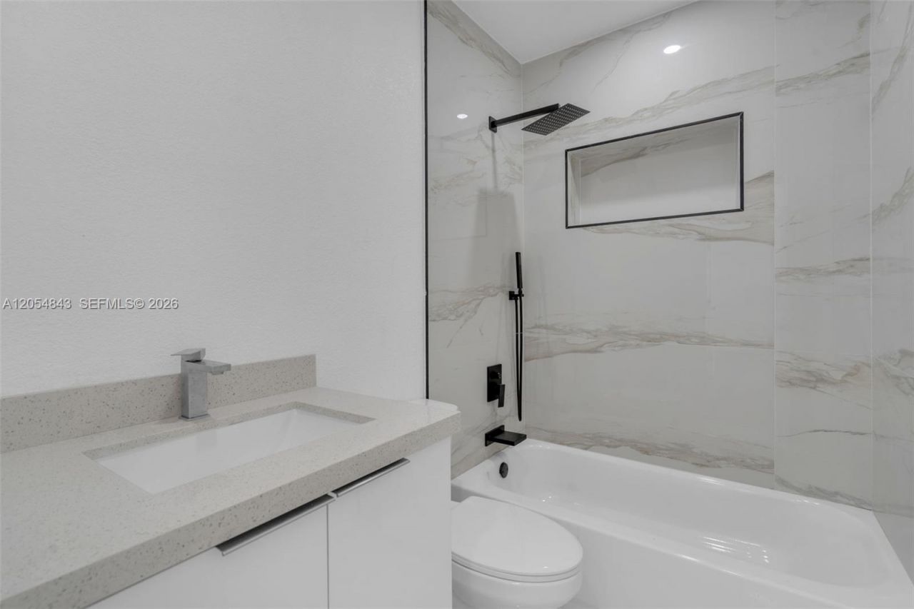 2121 NW 86th Ter, Miami, FL 33147 Photo
