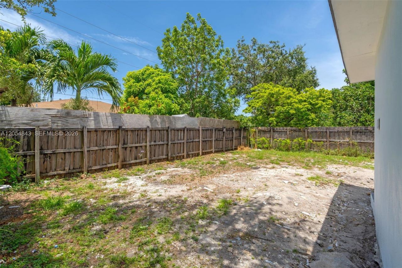 2121 NW 86th Ter, Miami, FL 33147 Photo