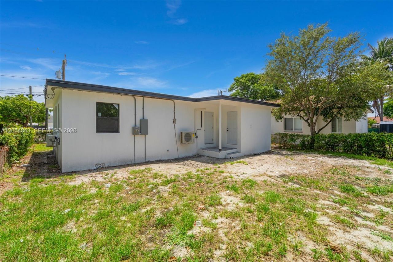 2121 NW 86th Ter, Miami, FL 33147 Photo
