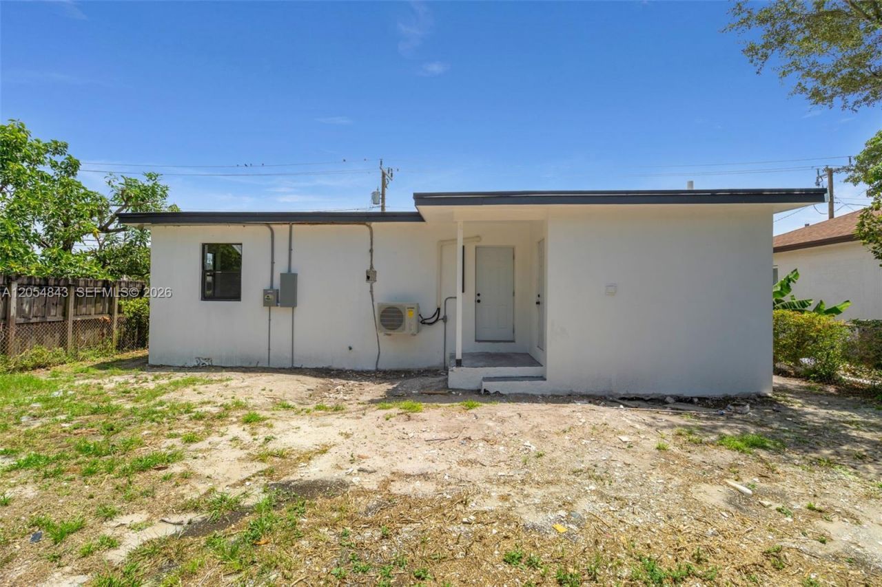 2121 NW 86th Ter, Miami, FL 33147 Photo