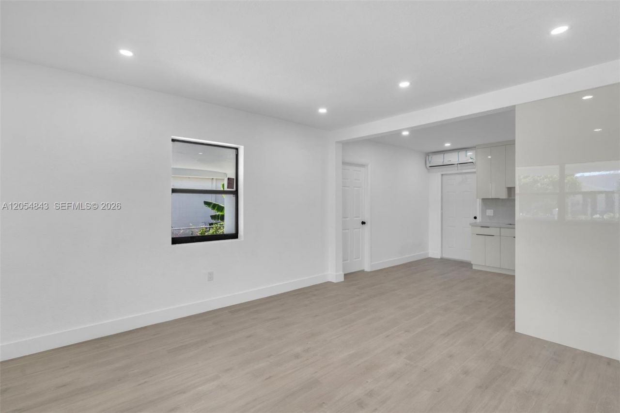 2121 NW 86th Ter, Miami, FL 33147 Photo