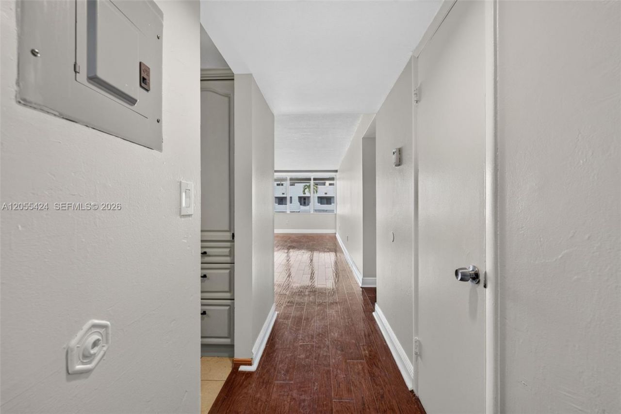 8233 Harding Ave , Unit 208, Miami Beach, FL 33141 Photo