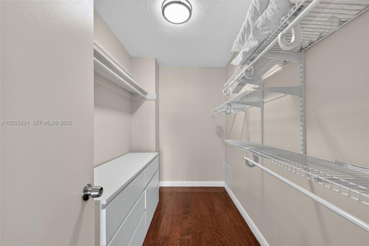 8233 Harding Ave , Unit 208, Miami Beach, FL 33141 Photo