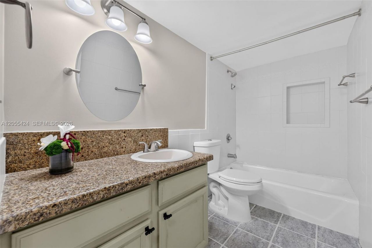 8233 Harding Ave , Unit 208, Miami Beach, FL 33141 Photo