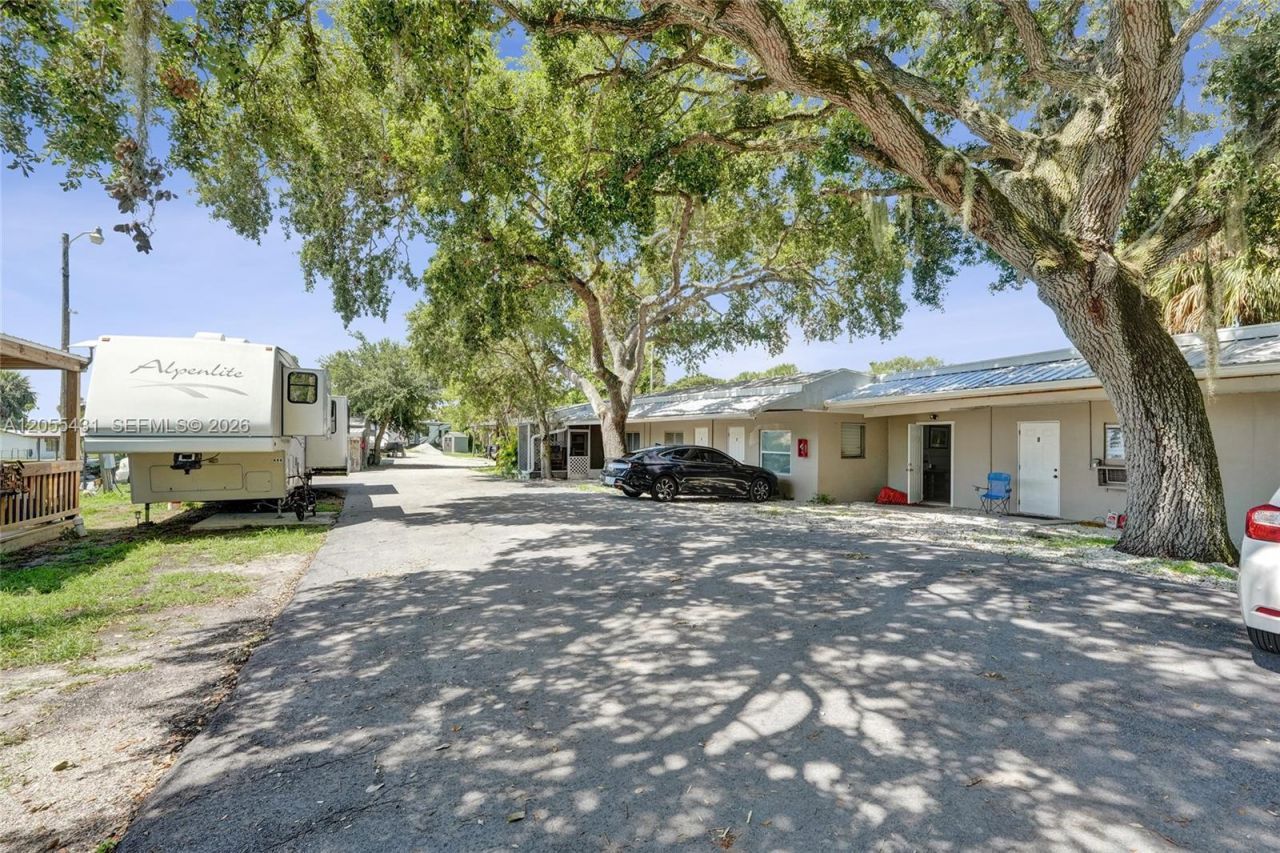 1069 Marina Ln & Cramer Ln, Moore Haven, FL 33741 Photo