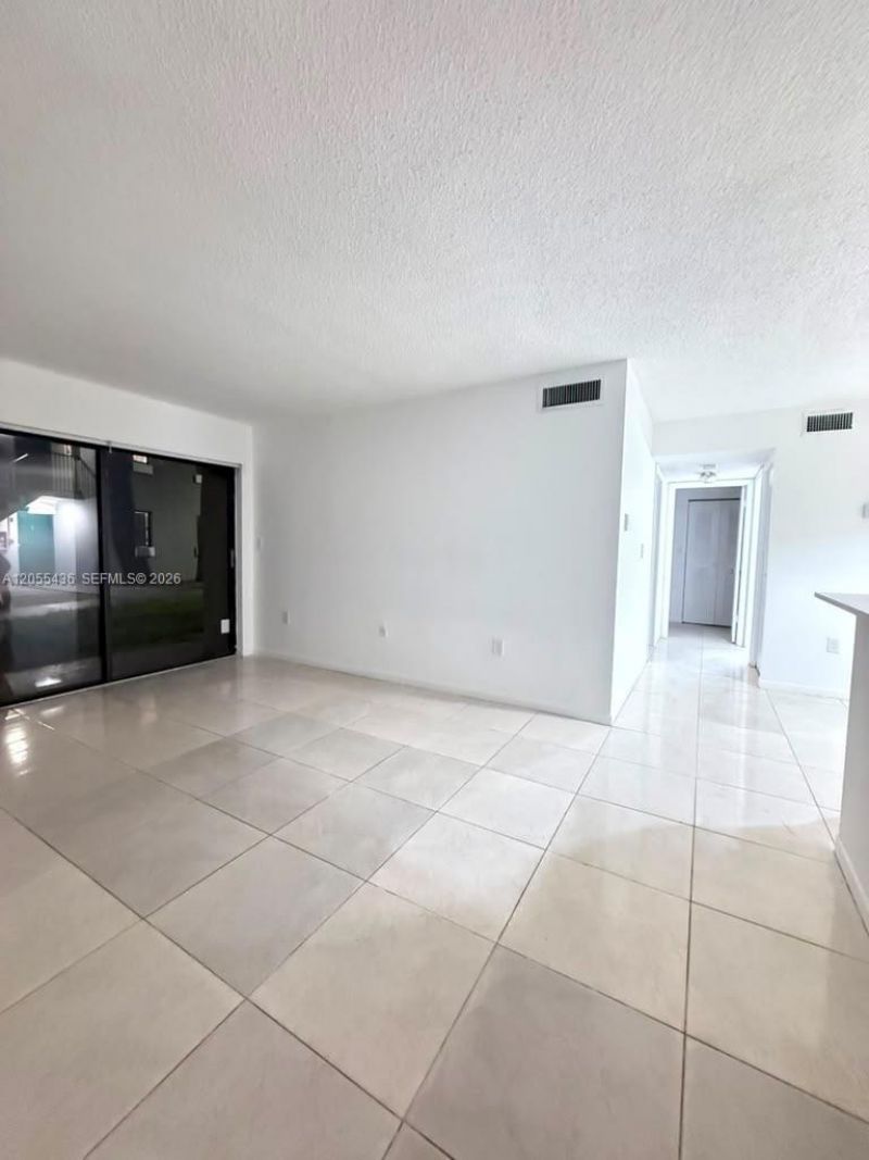 7090 NW 179th St , Unit 107, Hialeah, FL 33015 Photo
