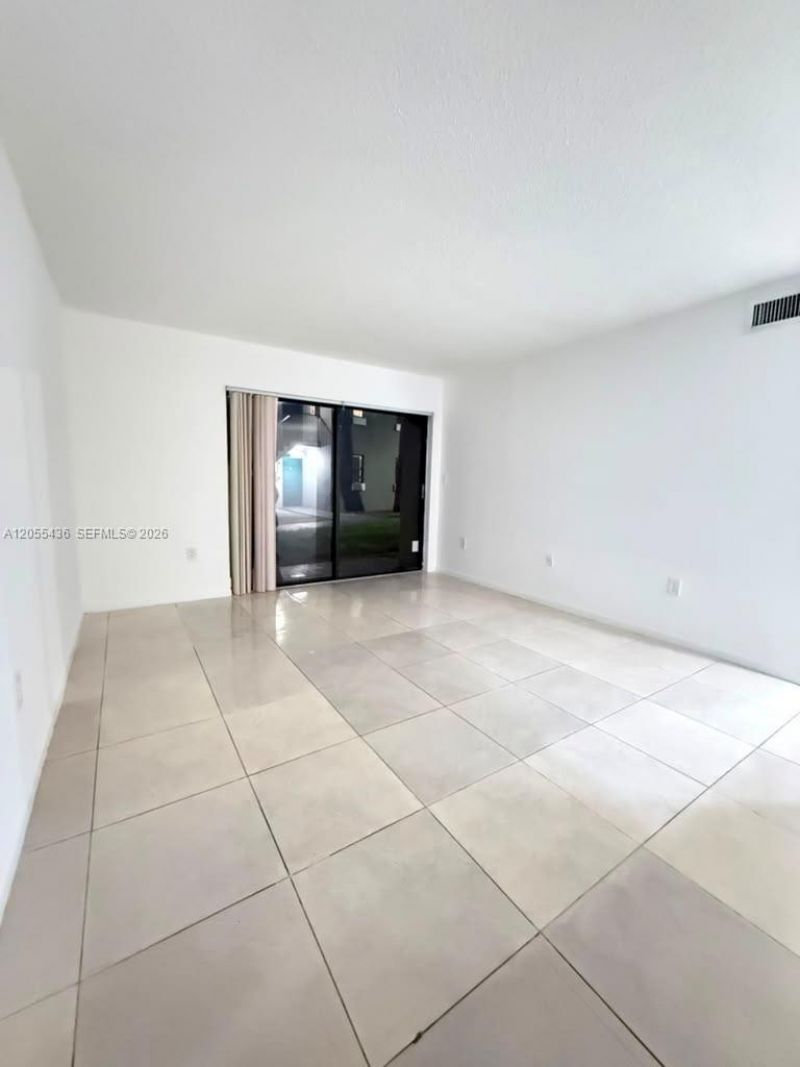 7090 NW 179th St , Unit 107, Hialeah, FL 33015 Photo