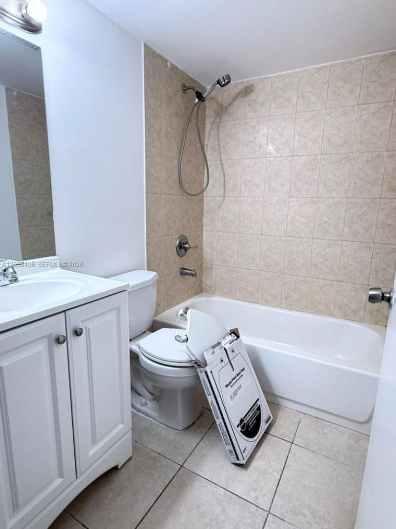 7090 NW 179th St , Unit 107, Hialeah, FL 33015 Photo