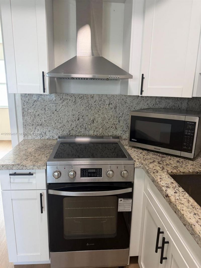 101 SE 4th Ave , Unit 6, Hallandale Beach, FL 33009 Photo