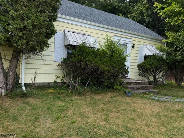 304 Goffle Rd, Hawthorne, NJ 07506