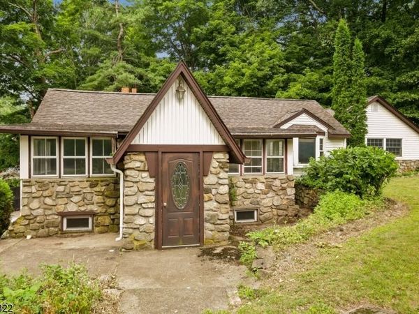 211 Wawayanda Rd, Vernon, NJ 07422