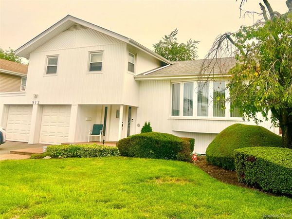 912 Whitehall Drive , North Woodmere, NY 11581