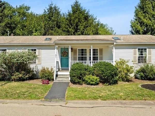 31 Fieldwood Dr, Bridgewater, MA 02324