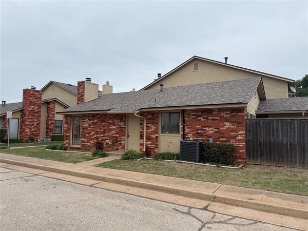 1113 Sequoyah Street, Unit F, Edmond, OK 73003