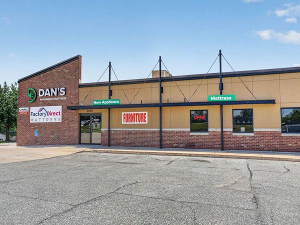 3295 University Avenue, Waterloo, IA 50701