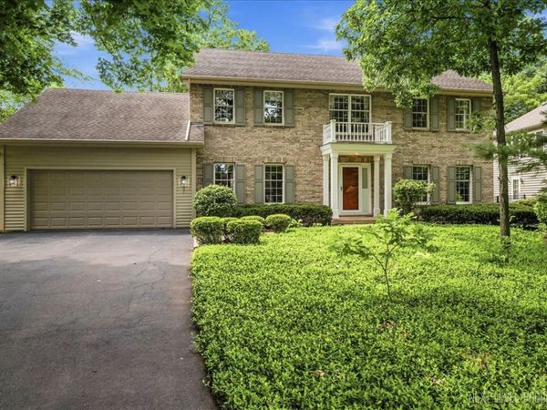 501 Pin Oak Court, St. Charles, IL 60174