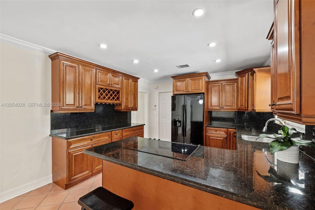 9765 SW 143rd St , Miami, FL 33176 Photo