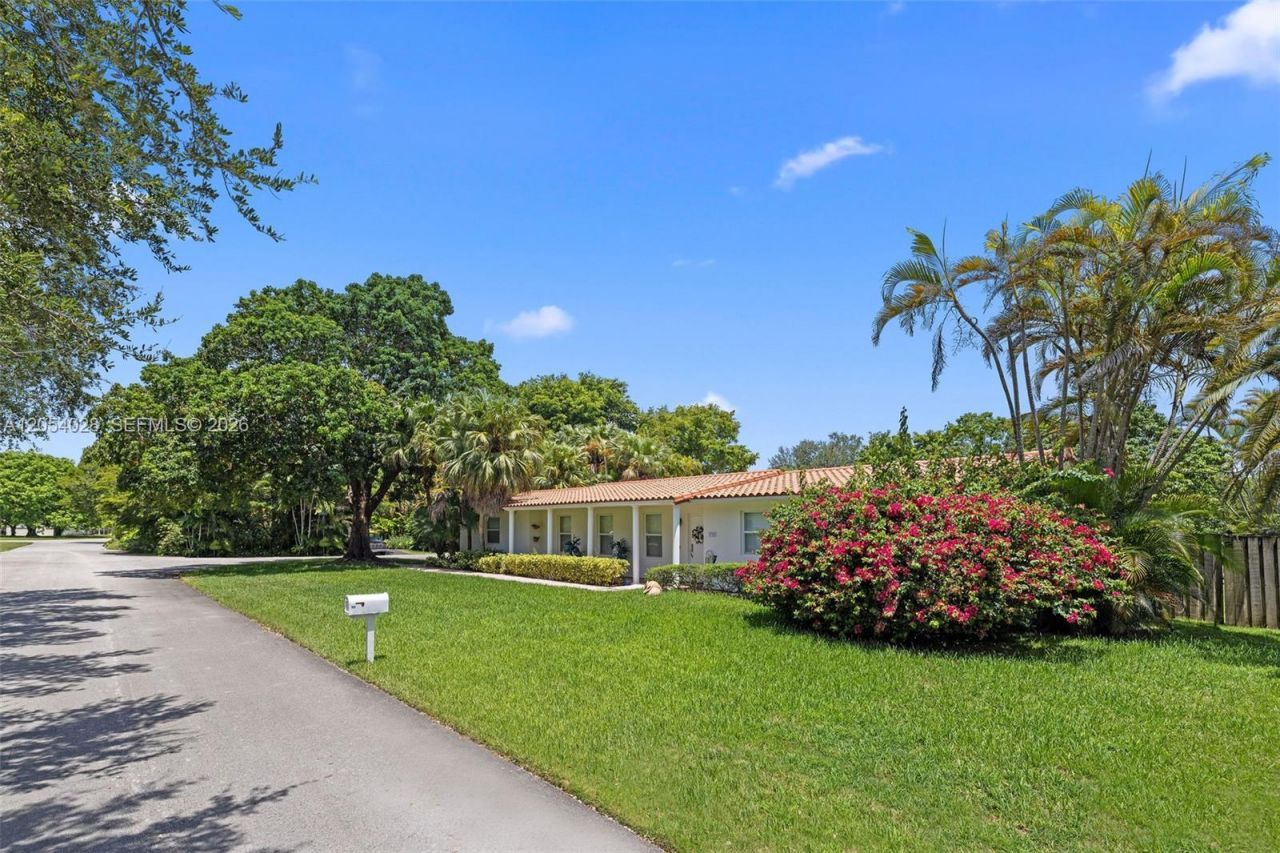 9765 SW 143rd St , Miami, FL 33176 Photo