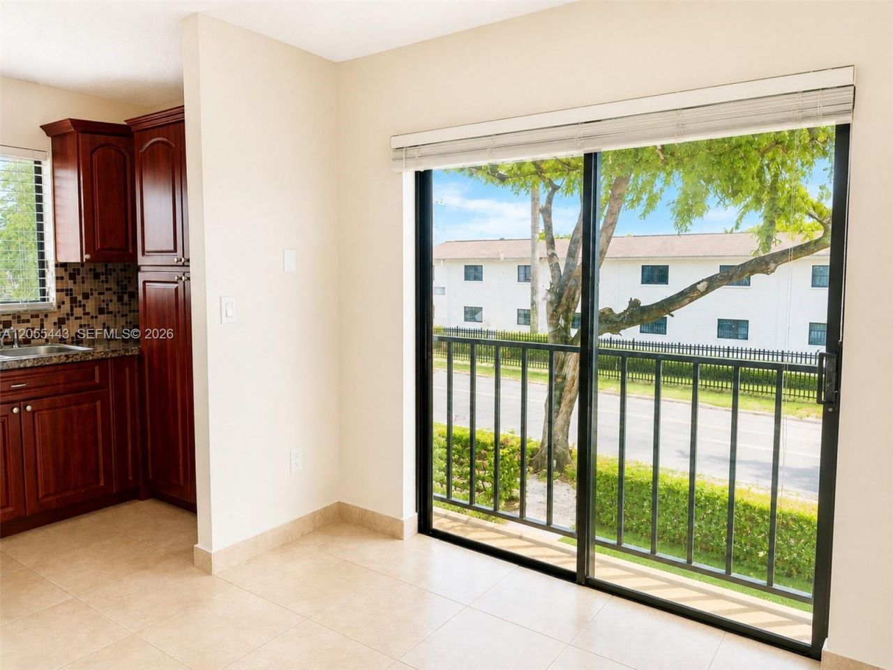 1521 W 42nd Pl , Unit 18, Hialeah, FL 33012 Photo