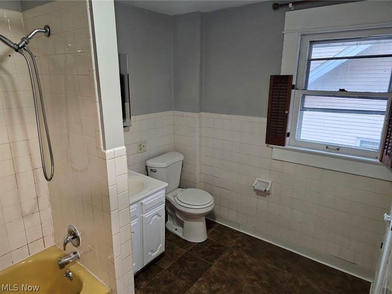 1098 Big Falls Avenue, Akron, OH 44310 Photo 12