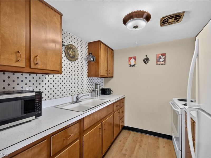 6965 Carriage Hill Drive, Brecksville, OH 44141 Photo 11