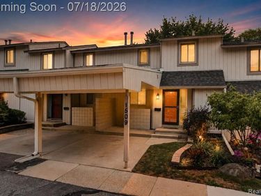 1509 Charter Oak Drive, Rochester Hills, MI 48309