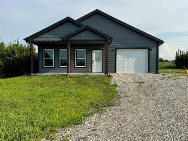 213 Bald Eagle Drive, Linn Valley, KS 66040