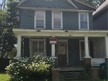 1845 Pierce Ave , Niagara Falls, NY 14301
