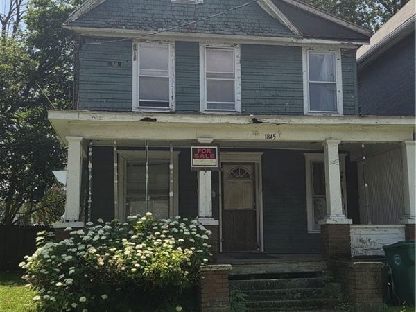 1845 Pierce Ave , Niagara Falls, NY 14301