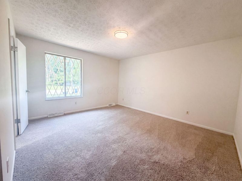 5129 Etna Road , Whitehall, OH 43213 Photo 10