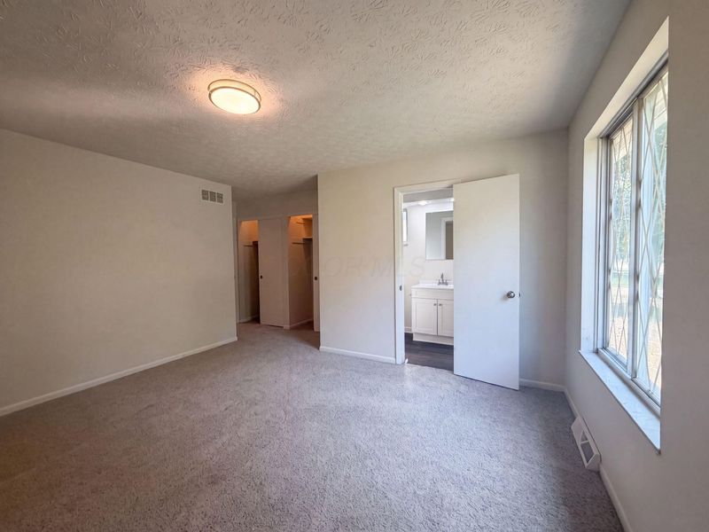5129 Etna Road , Whitehall, OH 43213 Photo 11
