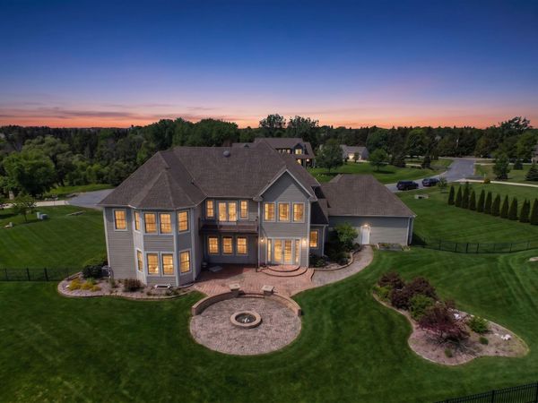 3268 Bay Hill Rd, Port Washington, WI 53074