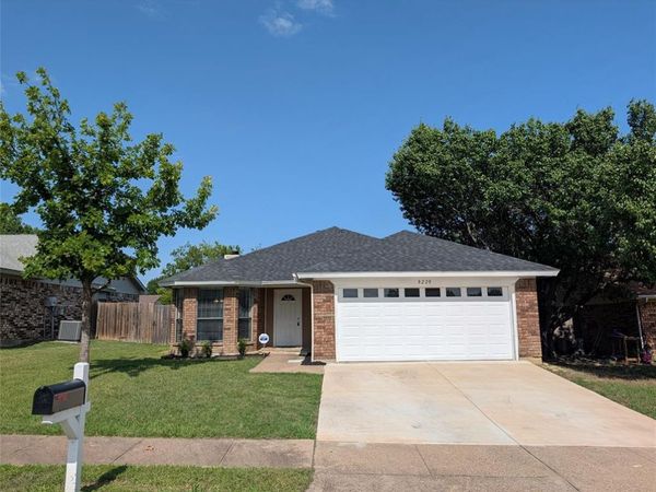 8220 Meadowbrook Drive , Watauga, TX 76148