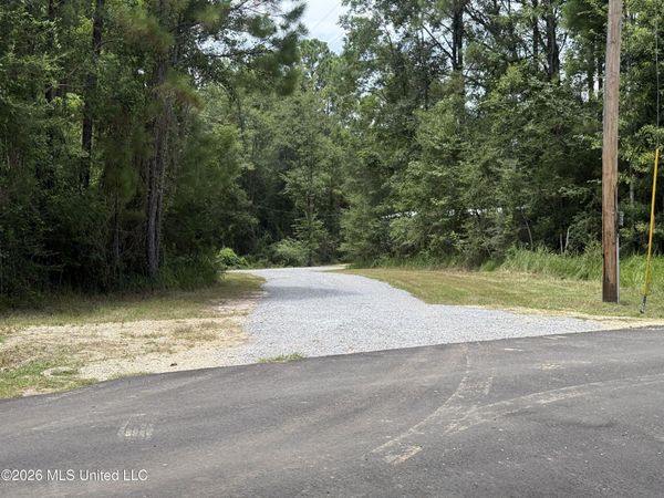 5622 Hoda Road, Kiln, MS 39556