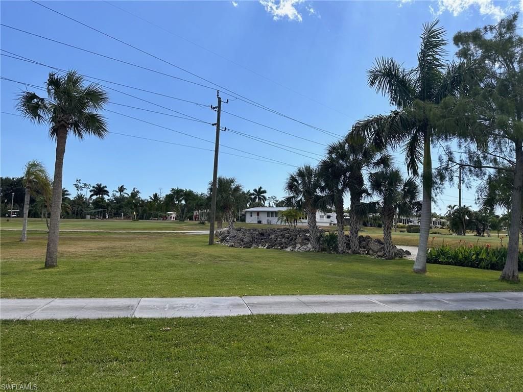 1307 Silver Lakes Blvd, Naples, FL 34114 Photo