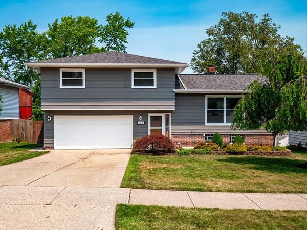 3496 Hetzel Dr., Parma, OH 44134