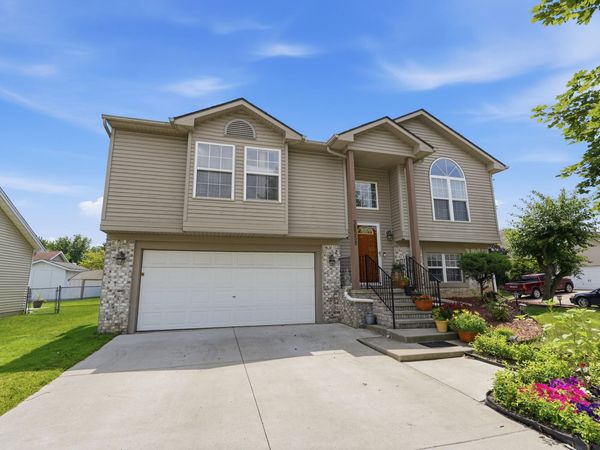 38559 Nellie Lane, Westland, MI 48186