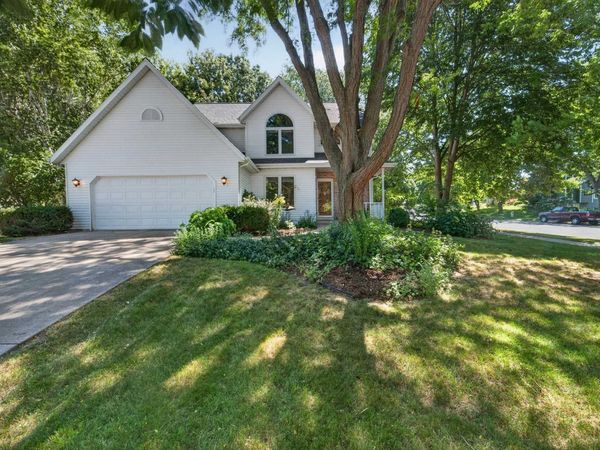 873 Peregrine Circle, Oregon, WI 53575