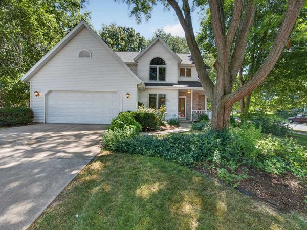 873 Peregrine Circle, Oregon, WI 53575