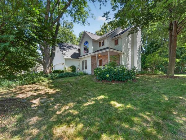 873 Peregrine Circle, Oregon, WI 53575