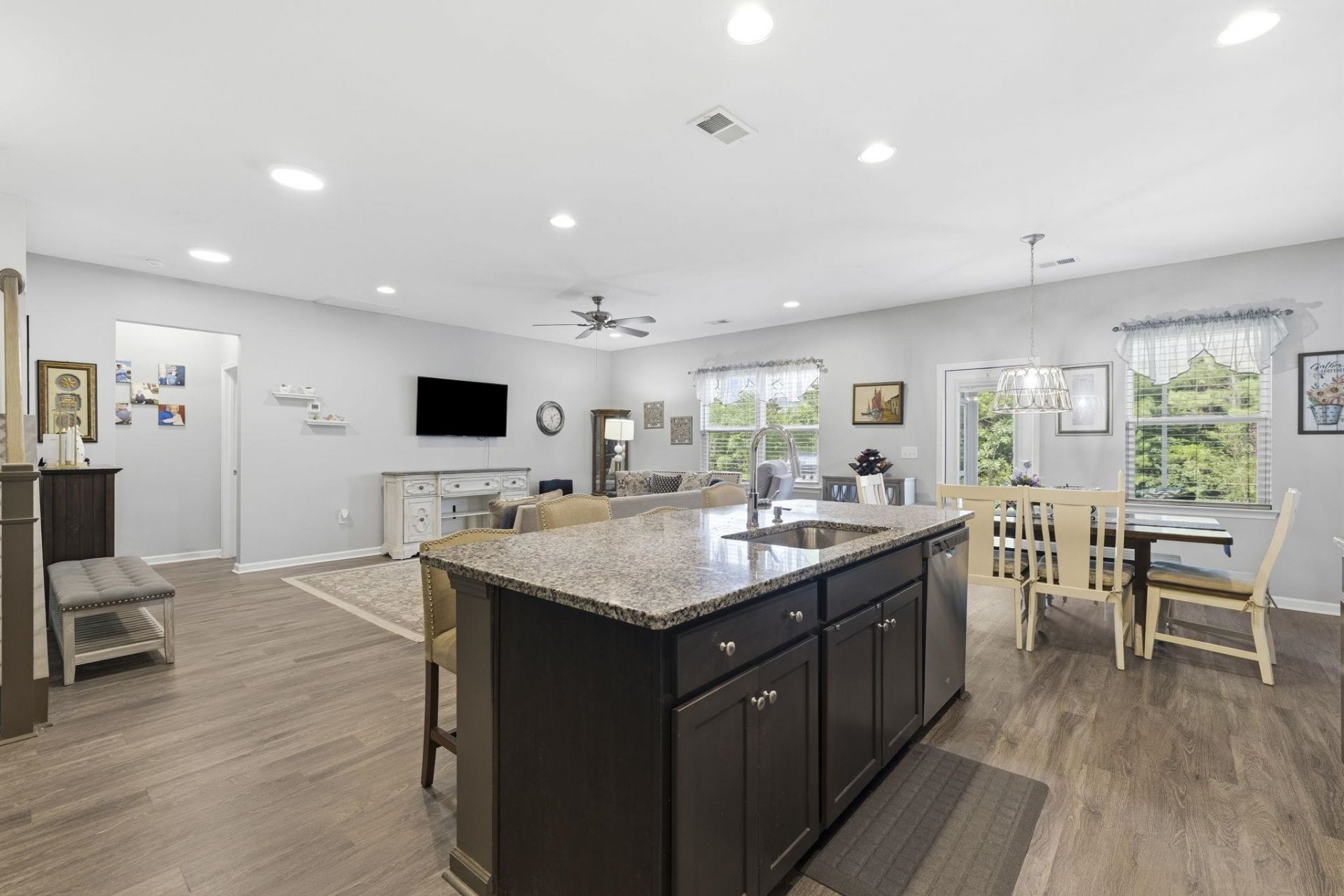 511 Carnaby Loop  Photo 13