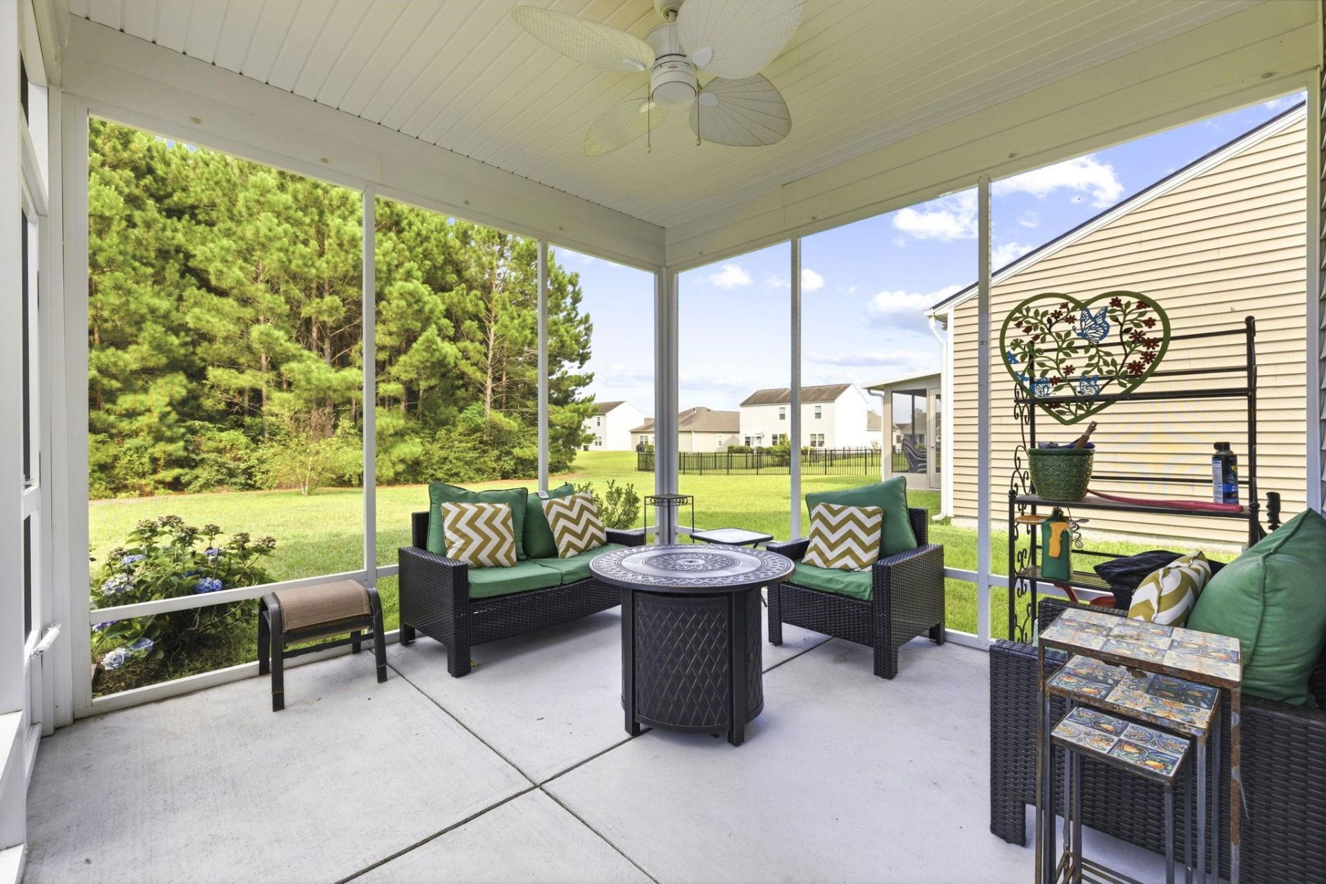 511 Carnaby Loop  Photo 5