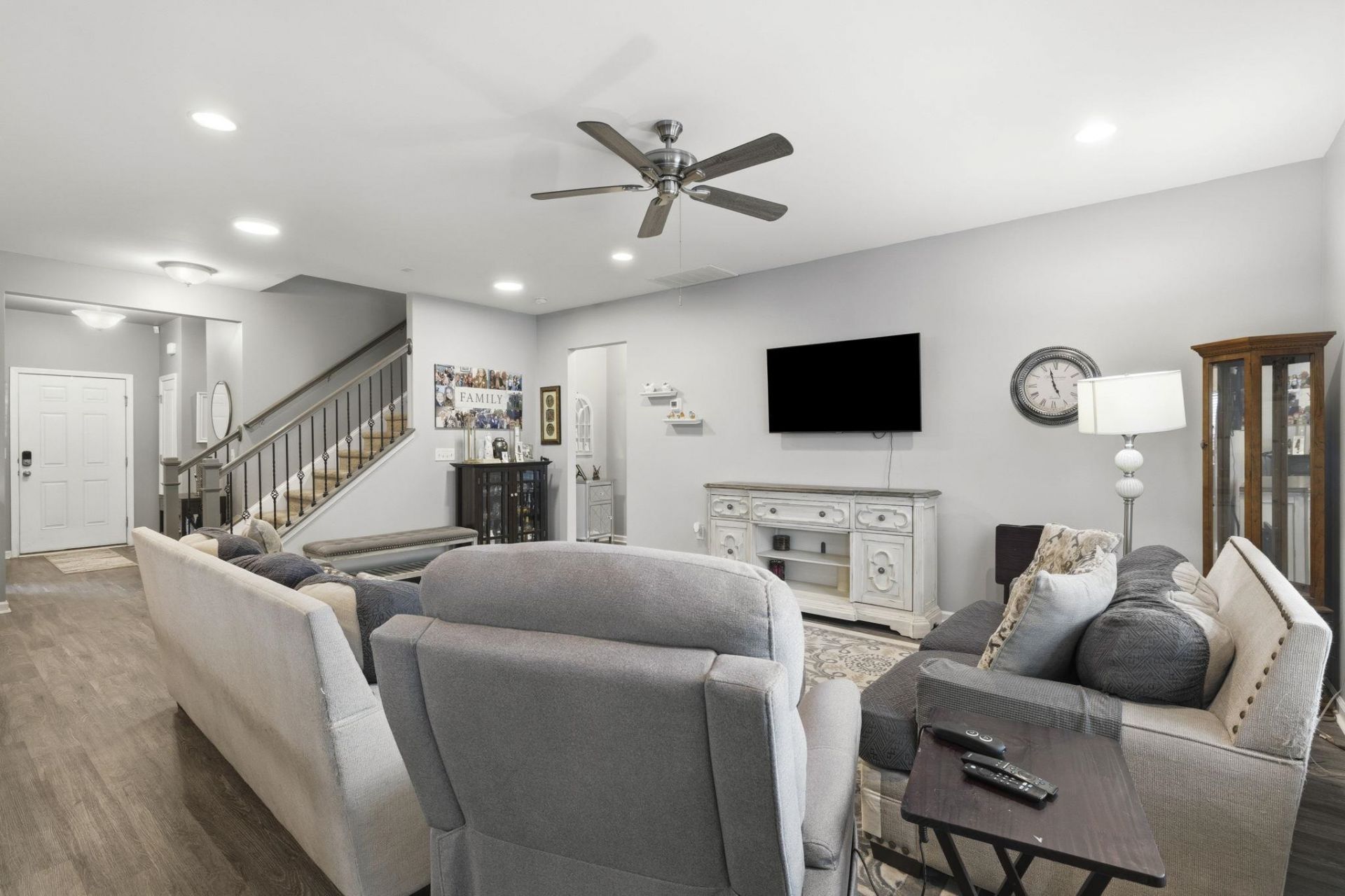 511 Carnaby Loop  Photo 8