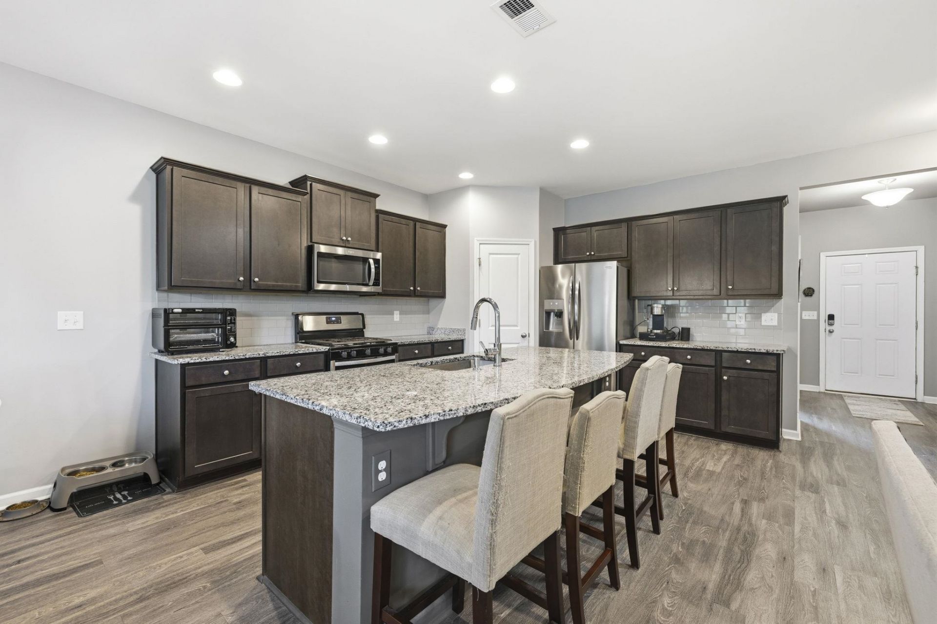 511 Carnaby Loop  Photo 9